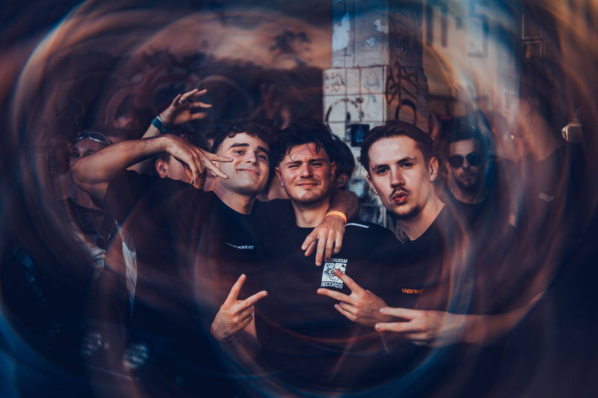 Loading... just a sec